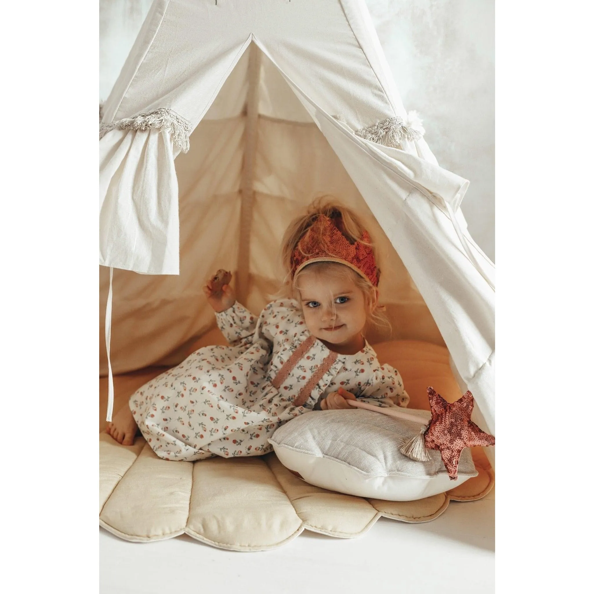 Teepee with frills "Folk"