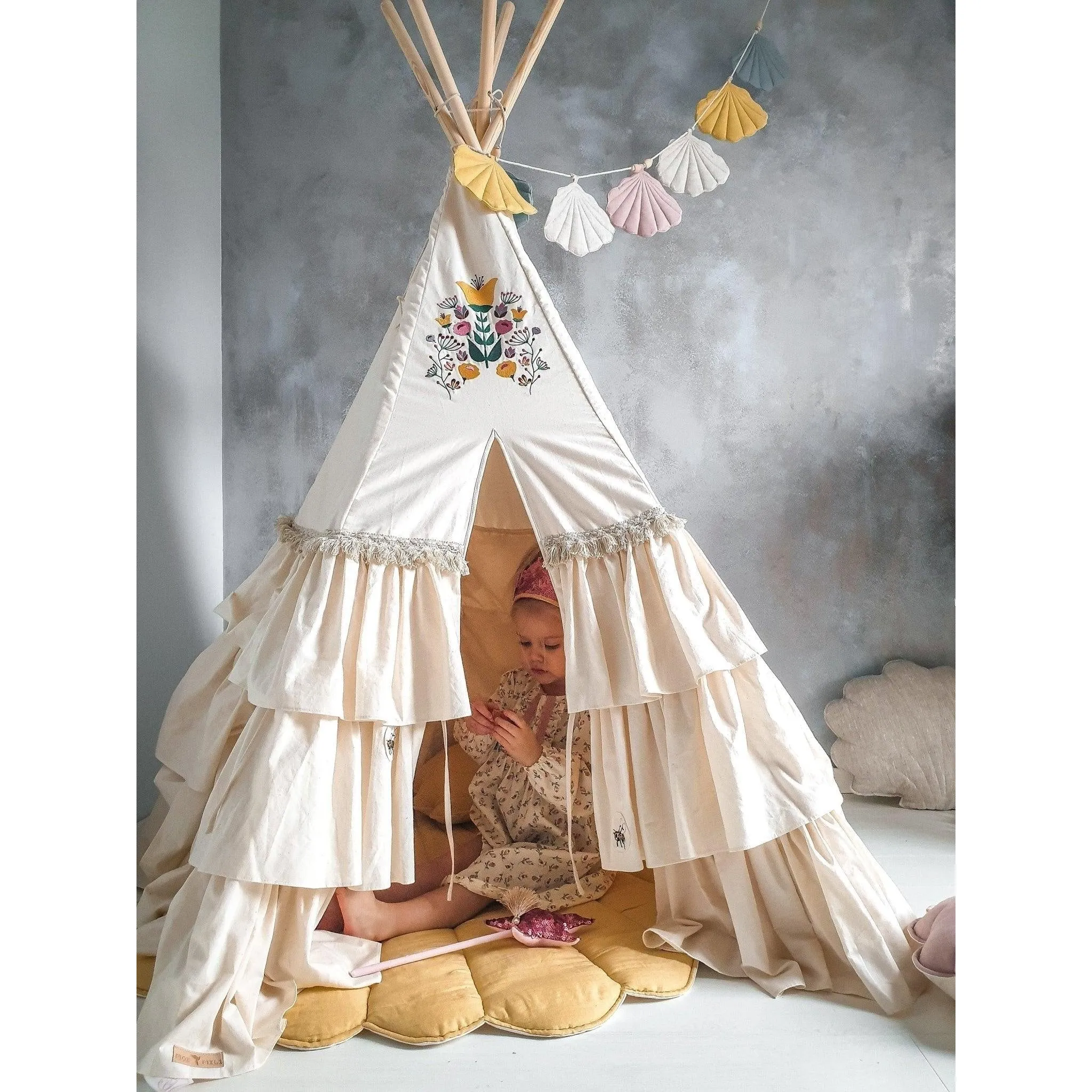 Teepee with frills "Folk"